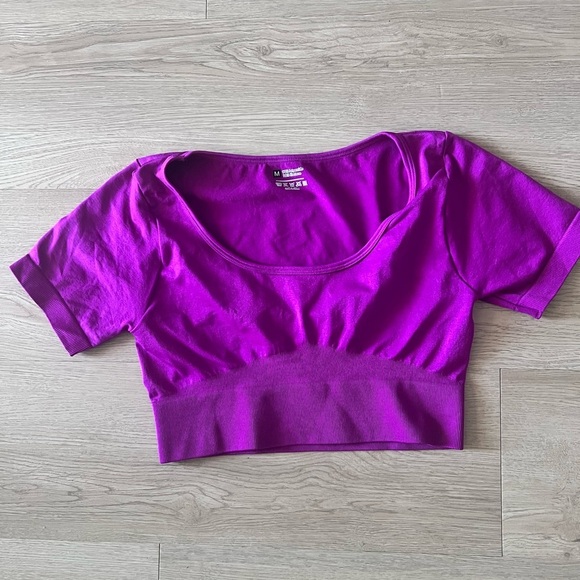 Vibrant Purple Activewear Crop Top Size Medium New - Picture 3 of 8
